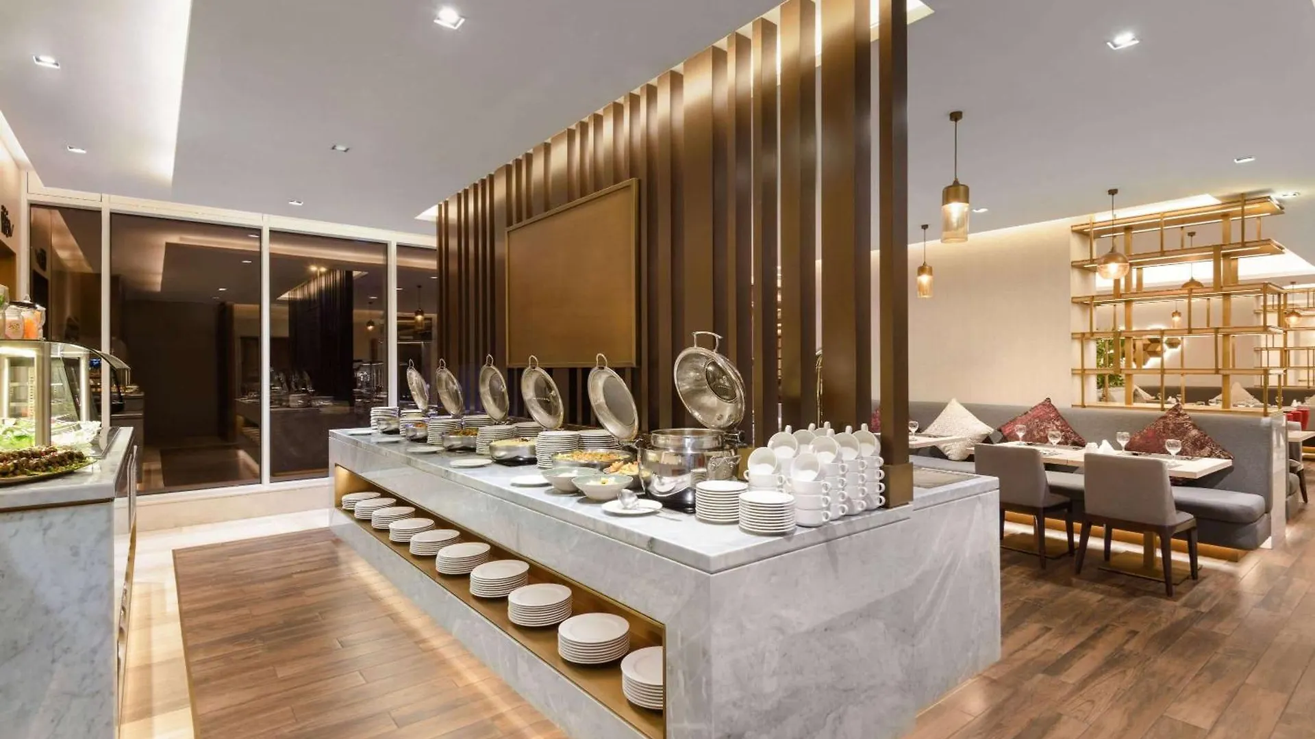 Ramada By Wyndham Riyadh King Fahd Road 5*,